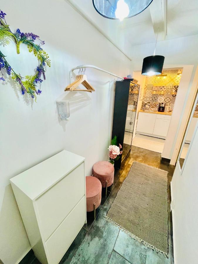 Private Place To Stay Self Check In-Nonstop- Netflix-Wifi レシツァ エクステリア 写真
